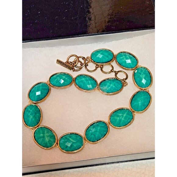 Vintage Amrita Singh glass green cabachon necklace and clip earring set - Picture 9 of 11